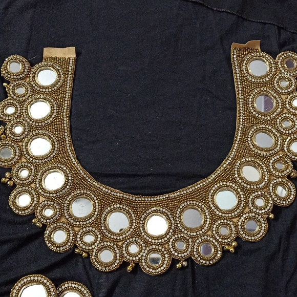 Beautiful Neck Patch - Picture 6 of 7